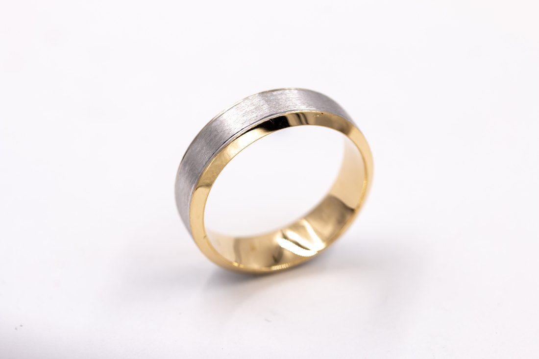Two-tone gold wedding band
